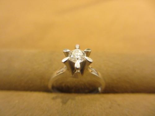 祖母の代から受け継がれている婚約指輪をジュエリーリフォーム
