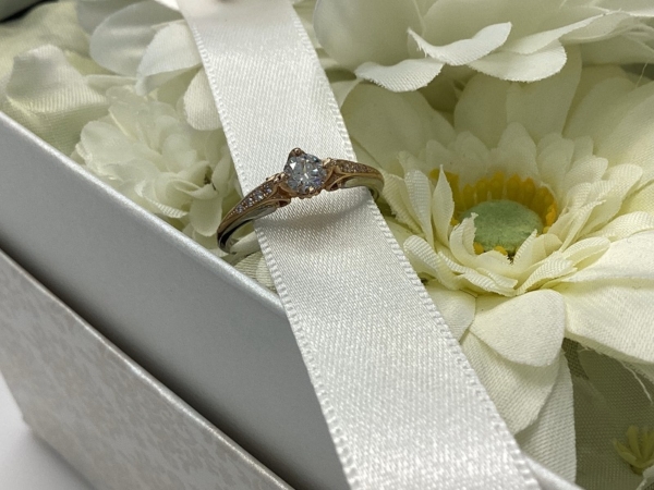 和歌山県和歌山市：サプライズでラパージュの婚約指輪をご成約いただきました