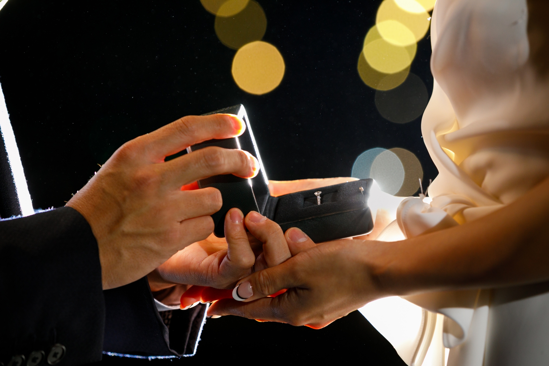 婚約指輪の購入時期はいつプロポーズの写真