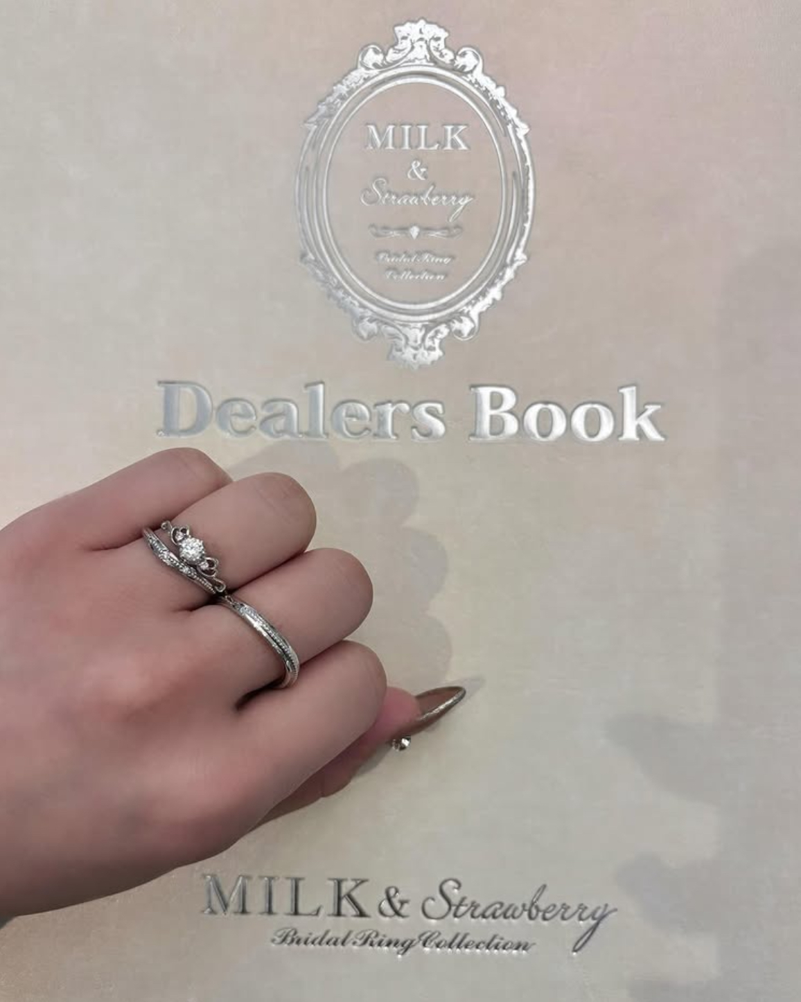 MILK&Strawberry（ミルクアンドストロベリー）の婚約指輪と結婚指輪の重ね付け