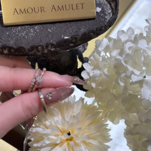 AMOUR AMULET（アムールアミュレット）の婚約指輪と結婚指輪の重ね付け