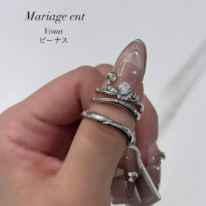 Mariage ent（マリアージュエント）の結婚指輪と婚約指輪の重ね付け