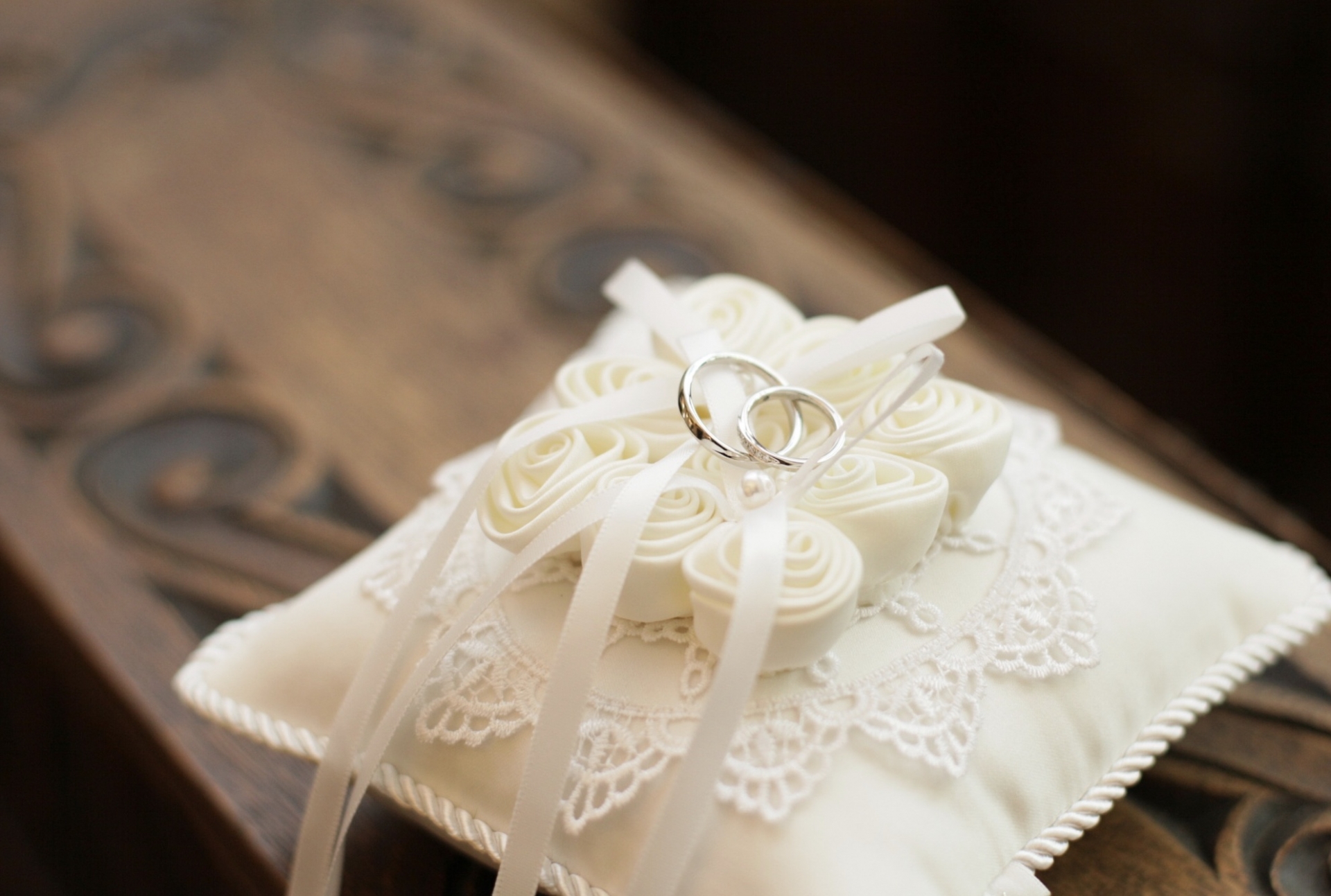 見た目だけで選ぶのはNG？10年後も愛せる結婚指輪の正しい選び方
