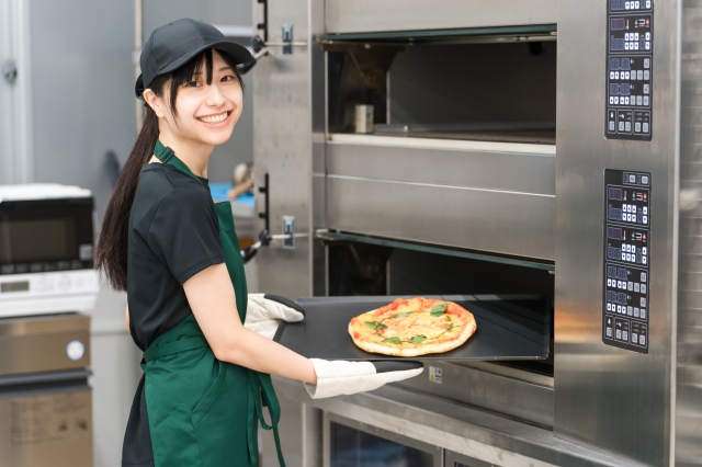 【2026年版】飲食業の結婚指輪は着けていい？衛生ルール・外す理由・失敗しない選び方を解説