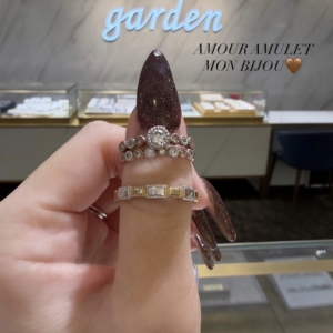 AMOUR AMULET（アムールアミュレット）の婚約指輪と結婚指輪の重ね付け