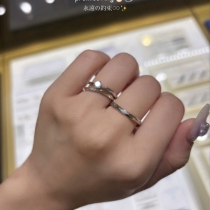 Promise Ring（プロミスリング）の婚約指輪と結婚指輪の重ね付け