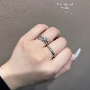 Mariage ent（マリアージュエント）の婚約指輪と結婚指輪の重ね付け