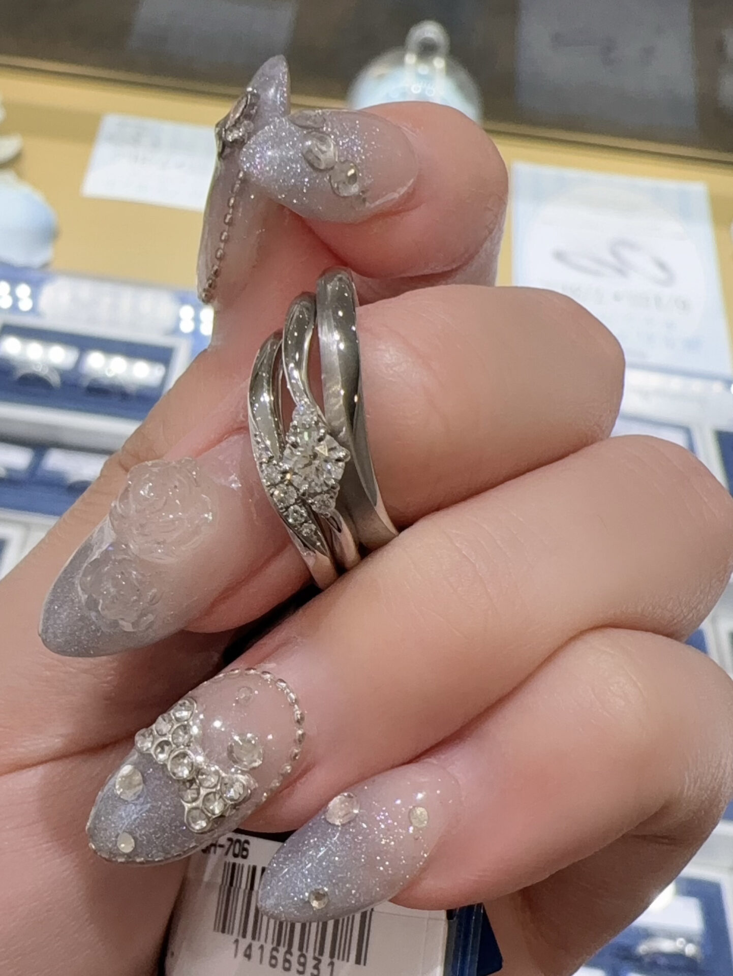 Something Blue Aither(サムシングブルーアイテール)の婚約指輪と結婚指輪の重ね付け