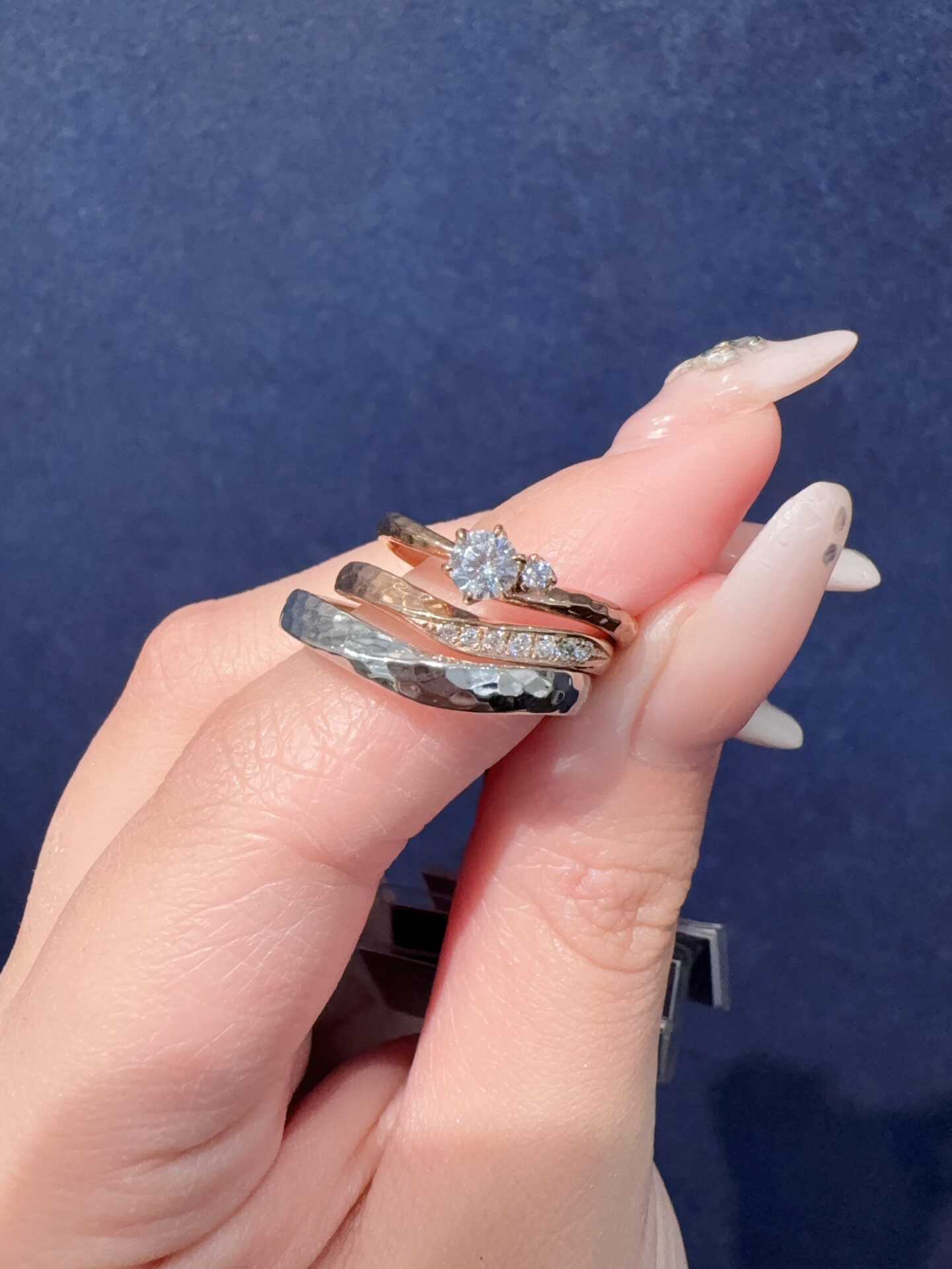neu spur（ノイシュプール）の婚約指輪と結婚指輪の重ね付け