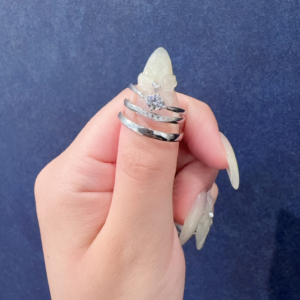 Promise Ring（プロミスリング）の婚約指輪と結婚指輪の重ね付け