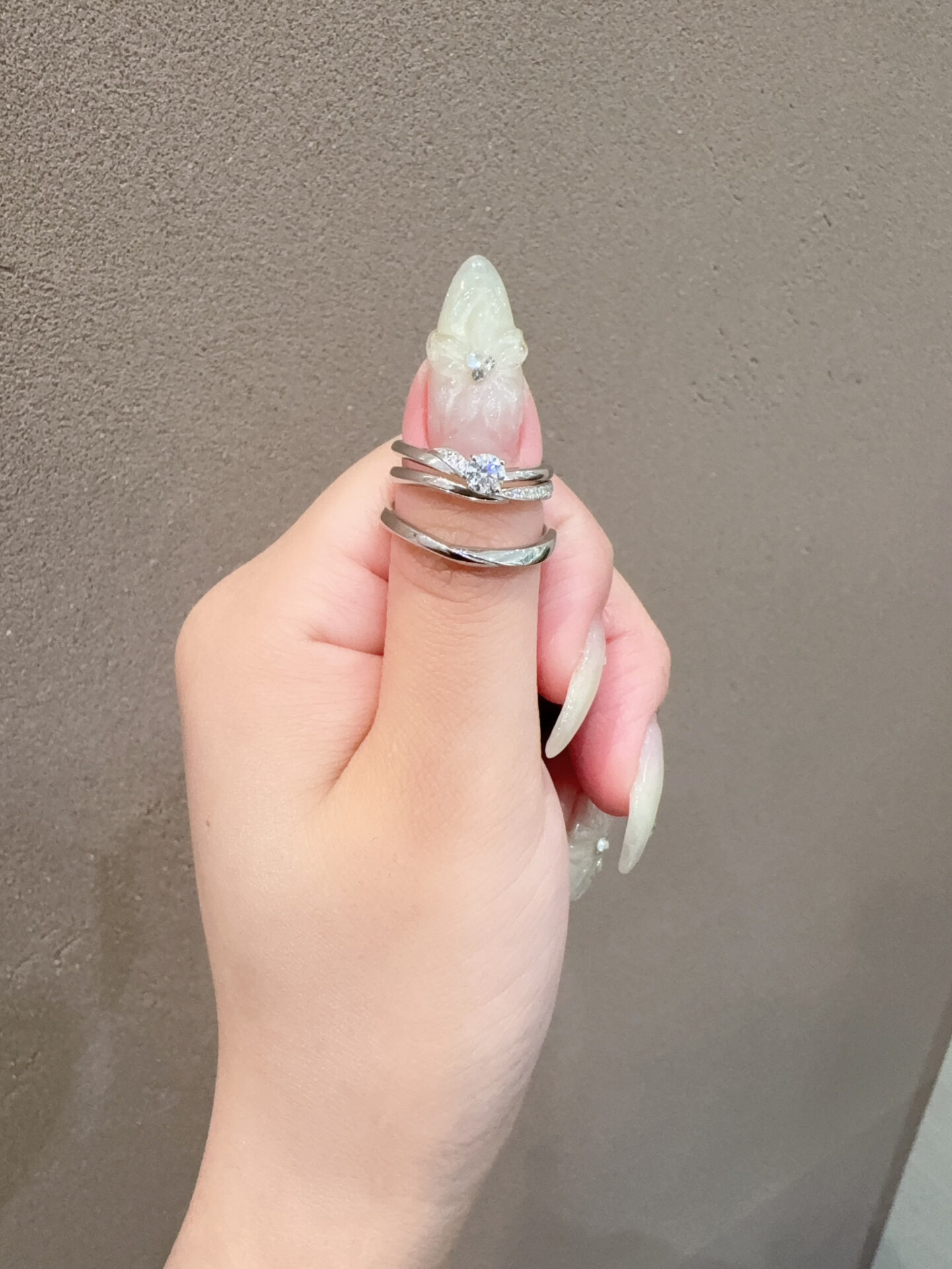 RosettE Life（ロゼット・ライフ）の婚約指輪と結婚指輪の重ね付け