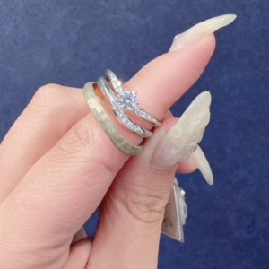 BAUM（バウム）の婚約指輪と結婚指輪の重ね付け