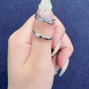 CANDLE（キャンドル）の婚約指輪と結婚指輪の重ね付け