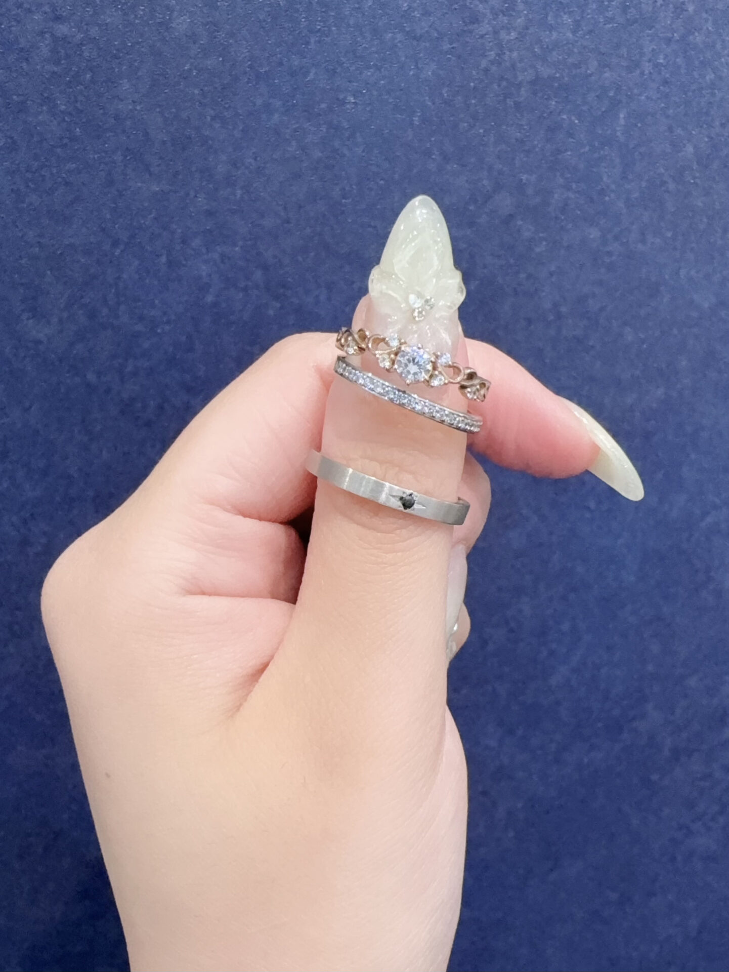 PAVEO CHOCORAT（パヴェオ）の重ね付けの婚約指輪と結婚指輪の重ね付け