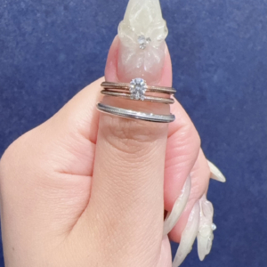 CHER LUV（シェールラブ）の婚約指輪と結婚指輪の重ね付け