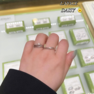 LAPAGE（ラパージュ）の婚約指輪と結婚指輪の重ね付け