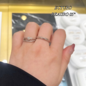 ECTURO（エクトゥーロ）婚約指輪と結婚指輪の重ね着け