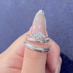 MILK&Strawberry（ミルク&ストロベリー）の婚約指輪と結婚指輪の重ね付け