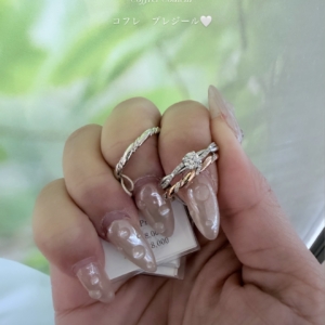 Coffret Couleur（コフレクルール）の婚約指輪と結婚指輪の重ね付け