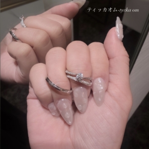 LORE novel（ロアノベル）の婚約指輪と結婚指輪の重ね付け