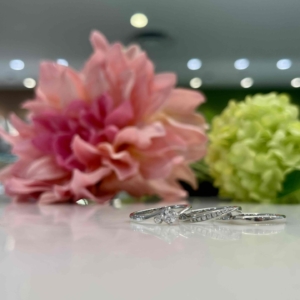 Quand de Mariage（クワンドゥマリアージュ）の婚約指輪と結婚指輪の重ね付け