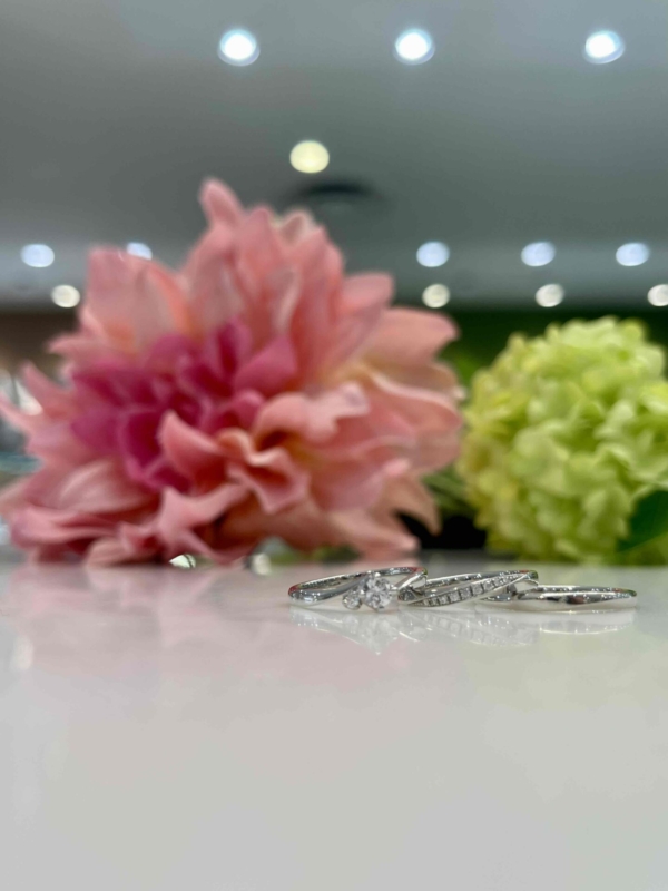 Quand de Mariage(クワンドゥマリアージュ)の婚約指輪と結婚指輪の重ね付け