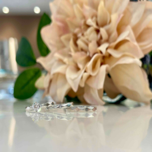 Promise Ring（プロミスリング）の婚約指輪と結婚指輪の重ね付け