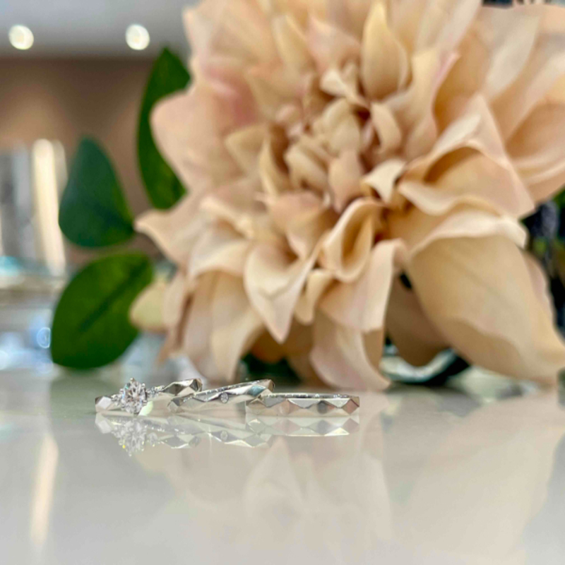 Promise Ring（プロミスリング）の婚約指輪と結婚指輪の重ね付け
