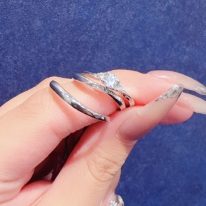 CANDLE（キャンドル）の婚約指輪と結婚指輪の重ね付け