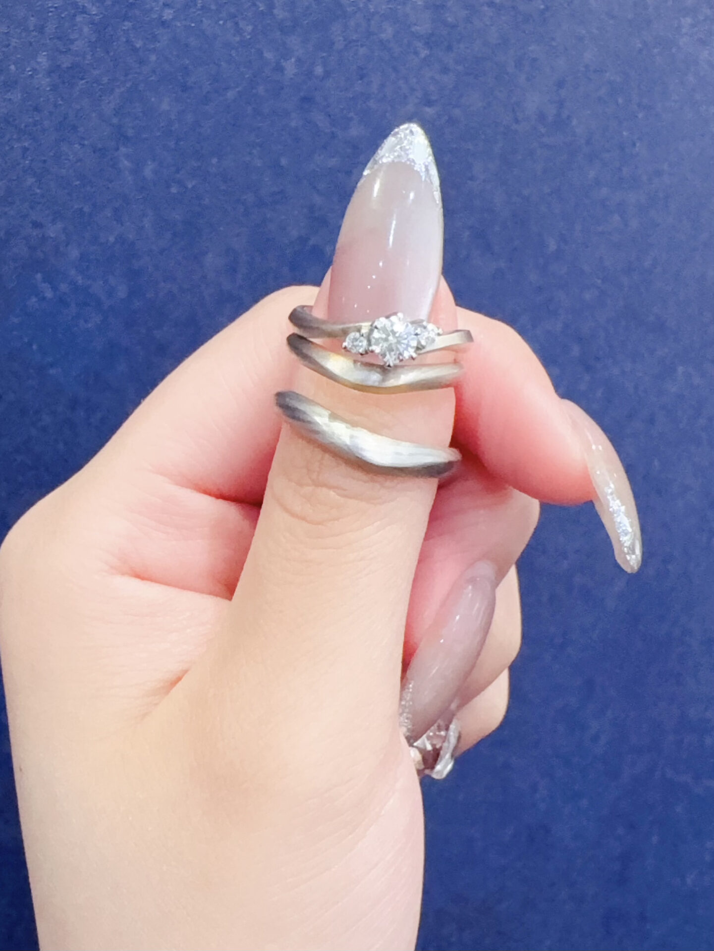 輝彩杢目（きさいもくめ）の婚約指輪と結婚指輪の重ね付け