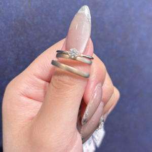 ひな（ひな）の婚約指輪と結婚指輪の重ね付け