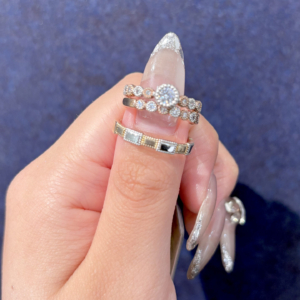 AMOUR AMULET（アムールアミュレット）の婚約指輪と結婚指輪の重ね付け