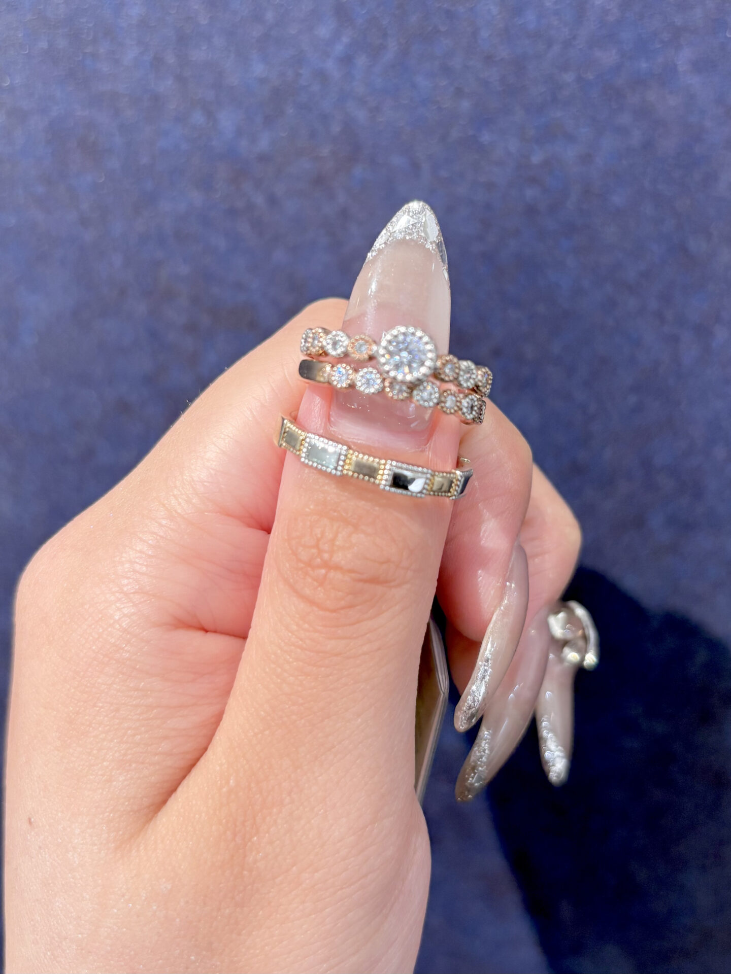AMOUR AMULET（アムールアミュレット）の婚約指輪と結婚指輪の重ね付け