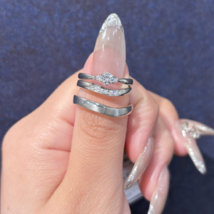 IDEAL plus fort（アイデアルプリュフォール）の婚約指輪と結婚指輪の重ね付け