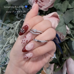 Something Blue Aitherの婚約指輪と結婚指輪の重ね付け