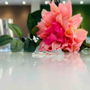 Quand de Mariage（クワンドゥマリアージュ）の婚約指輪と結婚指輪の重ね付け