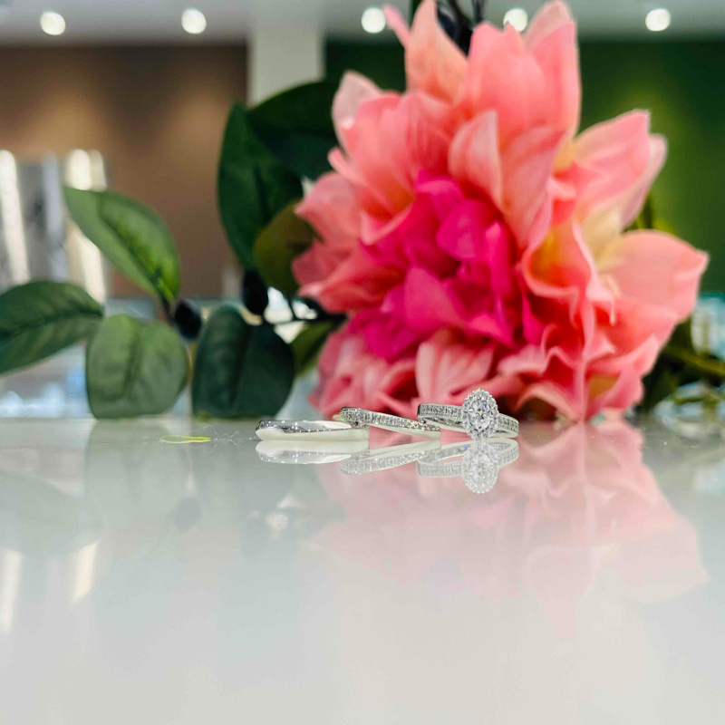 Quand de Mariage（クワンドゥマリアージュ）の婚約指輪と結婚指輪の重ね付け